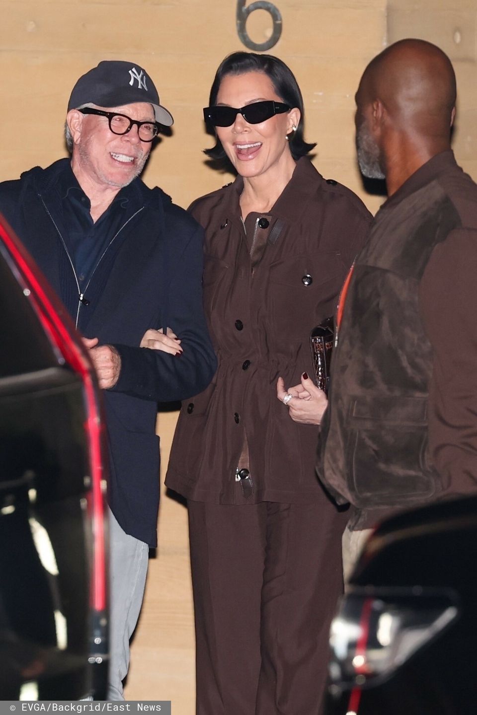 Kris Jenner i Tommy Hilfiger z partnerami na kolacji w Malibu