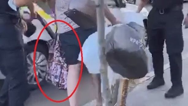 Ukrainka zabrała dziecko na spacer w plastikowej torbie