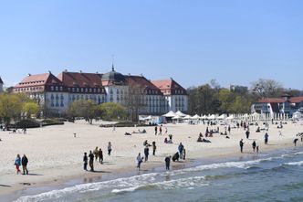Sopot w czerwonej strefie. Od soboty maseczki obowiązkowe. Turyści i tak przyjadą