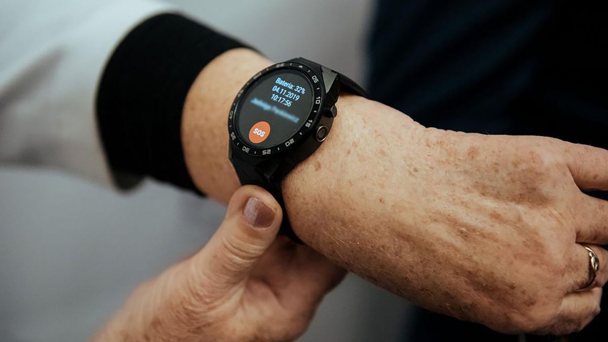 Smart opaski dla seniorów. Ratują życie 1