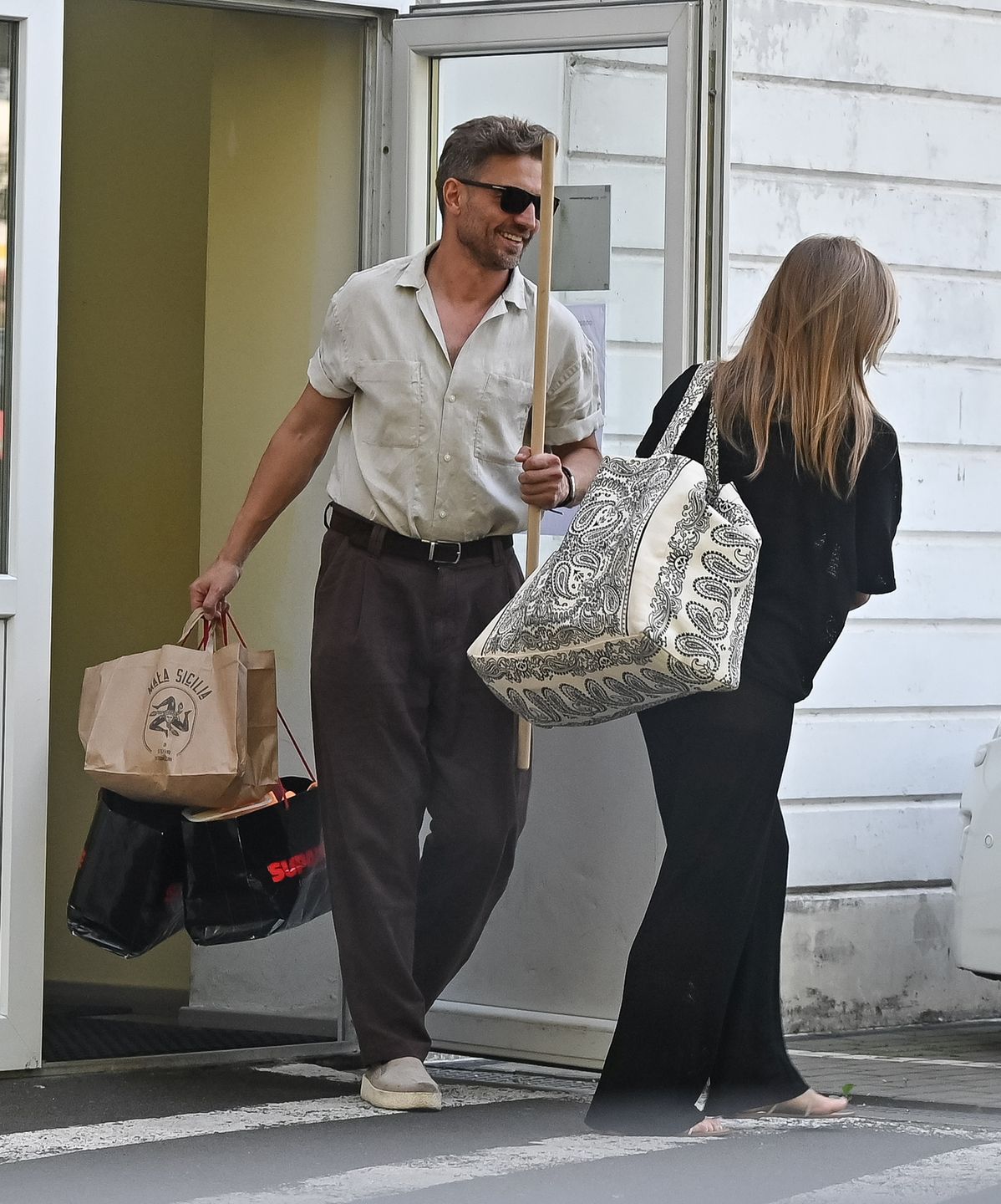 Kaczorowska i Rogacewicz wychodzą z sali tanecznej