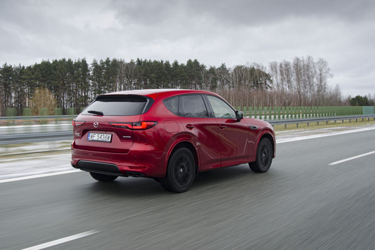 W pojedynczych próbach Mazda CX-60 jest autem oszczędniejszym, ale w codziennej jeździe spalanie jest dużo wyższe niż w Volvo XC60