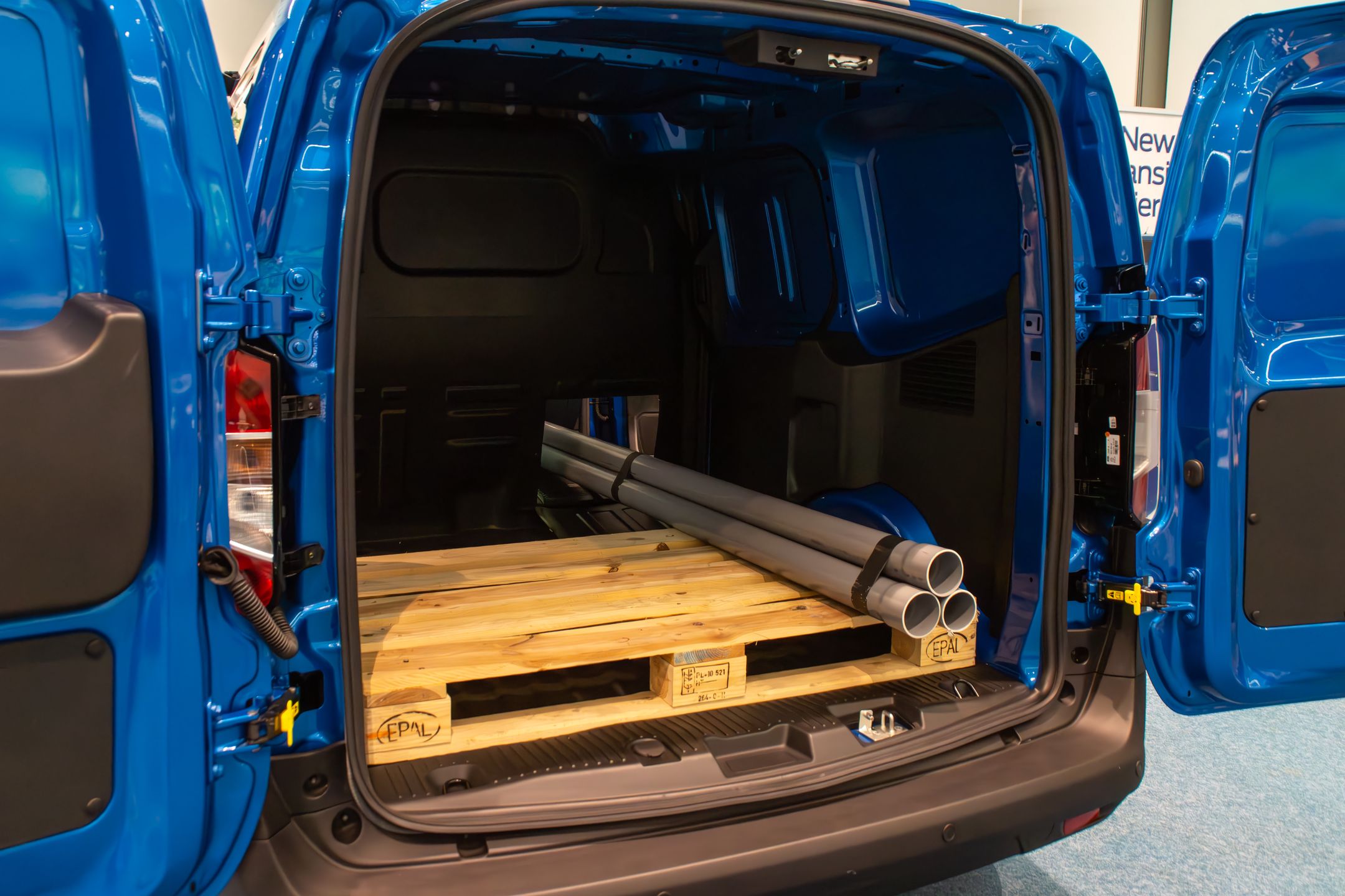 Ford E-Tourneo i E-Transit Courier 2024