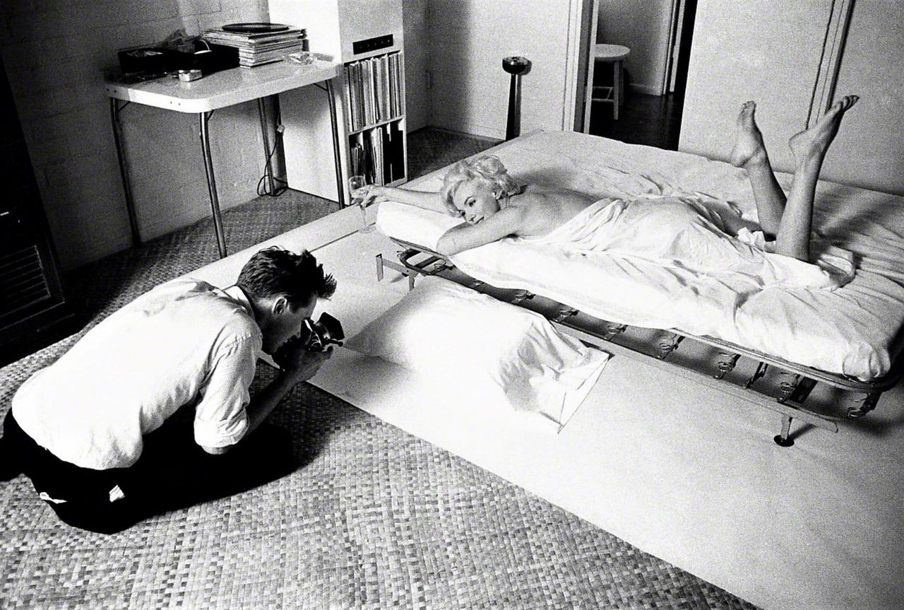 Douglas Kirkland fotografujący Marilyn Monroe w 1961 roku.