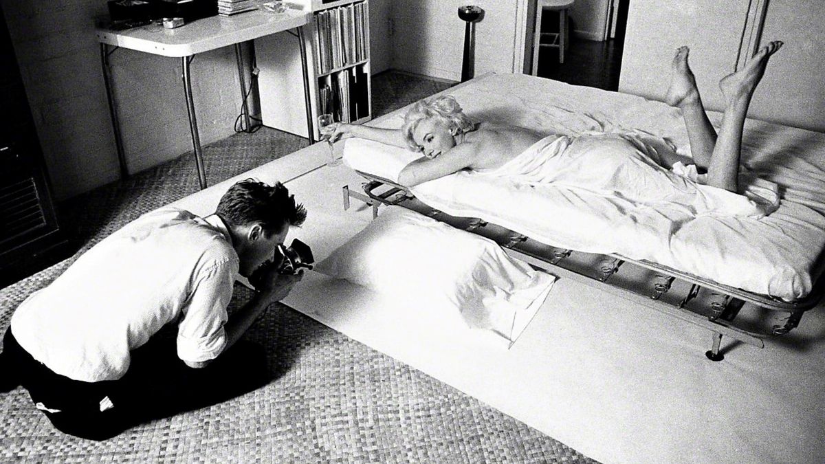 Douglas Kirkland fotografujący Marilyn Monroe w 1961 roku.