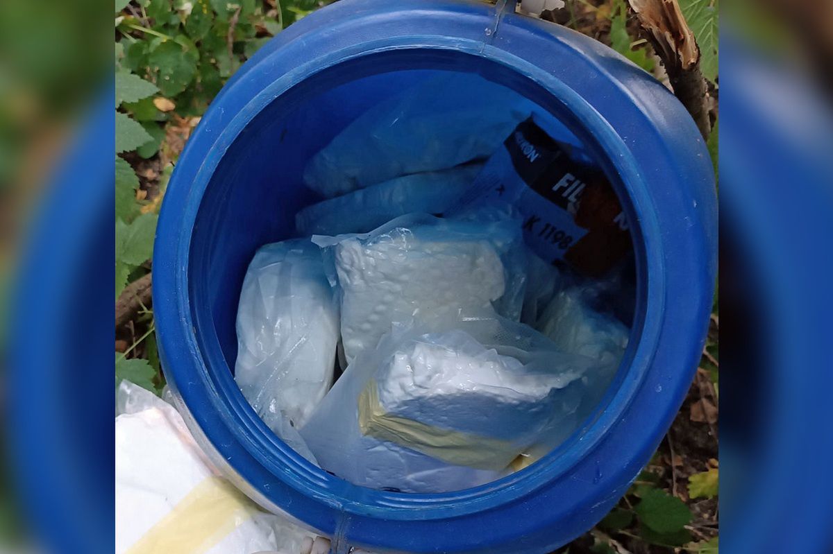 Mazowsze: 26 kg narkotyków w plastikowej beczce. 41-latek trafił do aresztu
