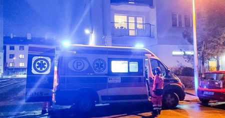 Ranił ratowników nożem. 59-latek usłyszał zarzuty