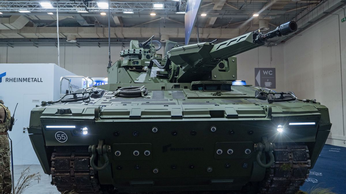 A Lynx KF41 armoured fighting vehicle, developed by Rheinmetall Landsysteme GmbH, at the DEFEA international defence exhibition in Athens, Greece, on Wednesday, May 7, 2025. The Defence Exhibition Athens takes place between May 6 to May 8. Photographer: Nick Paleologos/Bloomberg via Getty Images