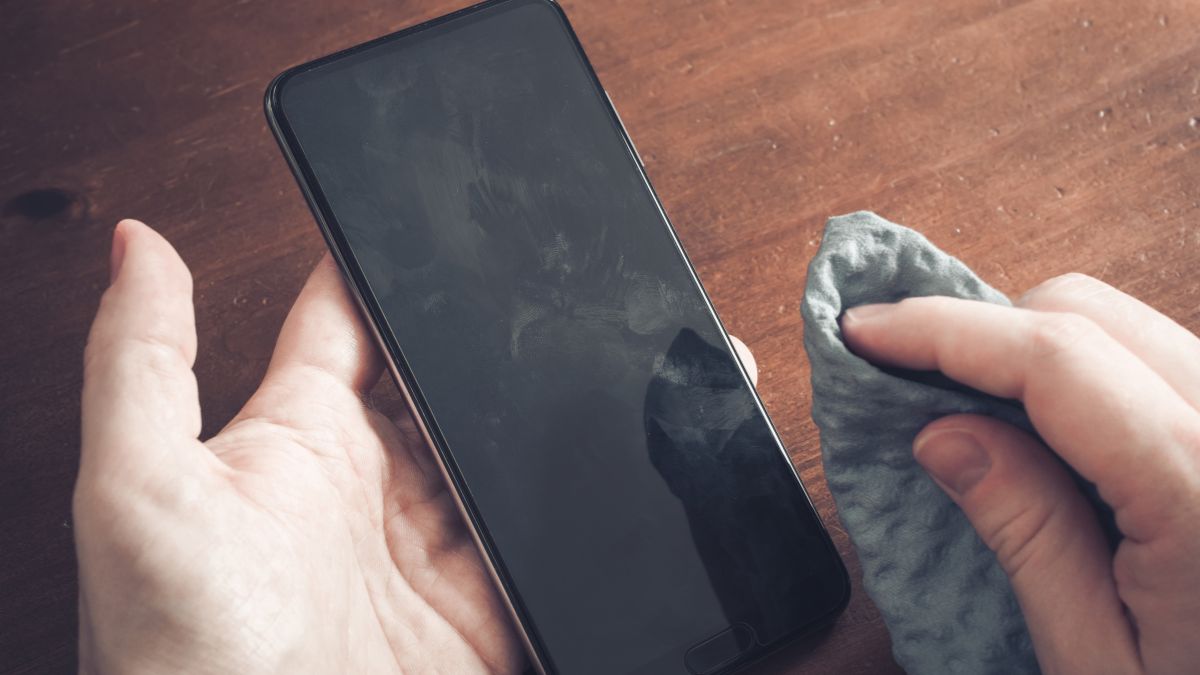 Istnieje sposób na pozbycie się śladów palców z ekranu