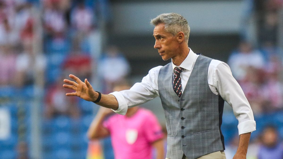 Poland's coach Paulo Sousa gestures during the international friendly match between Poland and Iceland at Stadion Poznan on June 08, 2021 in Poznan, Poland.  (Phot by Foto Olimpik/NurPhoto via Getty Images)