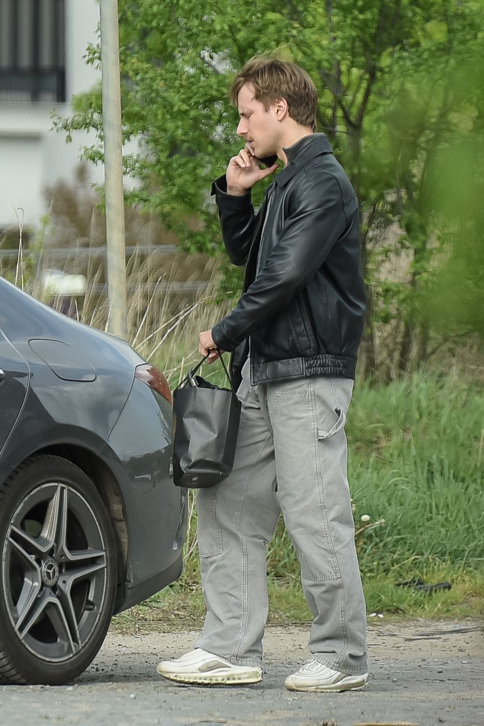 Maciej Musiał zaparkował mercedesa za 200 tysięcy na zakazie