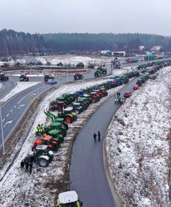 Rolnicy blokują drogi w ponad 250 miejscach. Potężne utrudnienia [RELACJA NA ŻYWO]