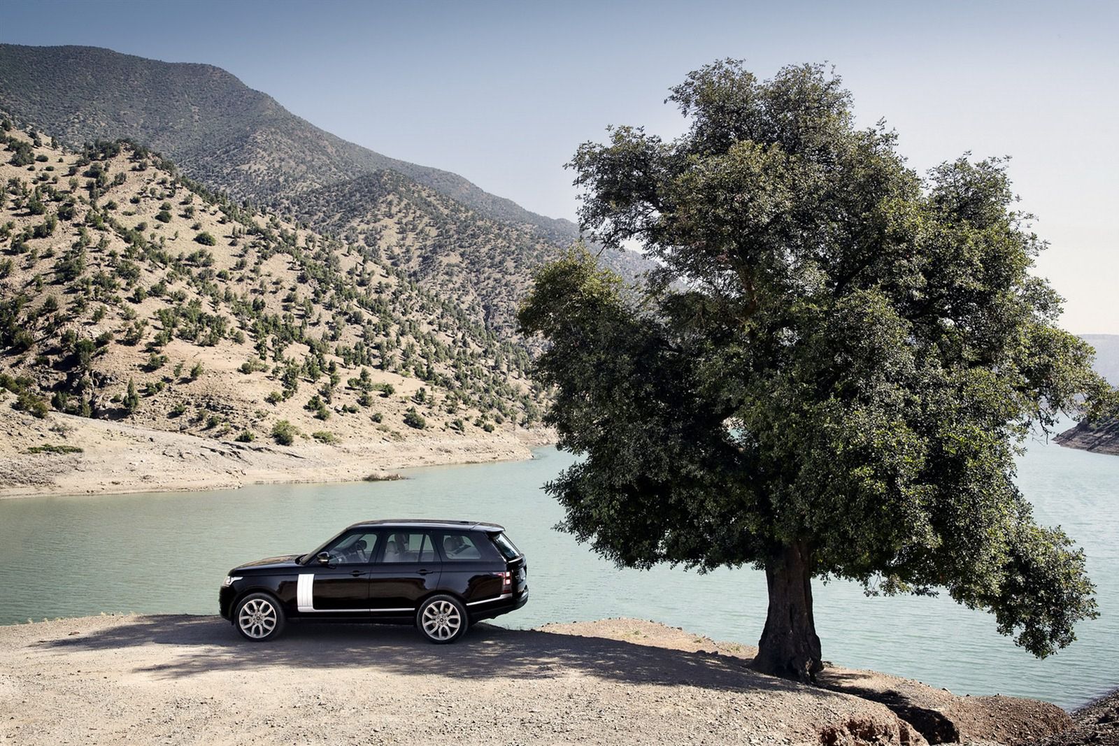 Nowy Ranger Rover (2013) w obszernej galerii 71