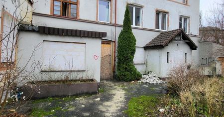 Słupsk: Pustostan przy ulicy Pobożnego zmieni się w centrum aktywności dla młodzieży. Przestrzeń będą współtworzyć słupscy uczniowie