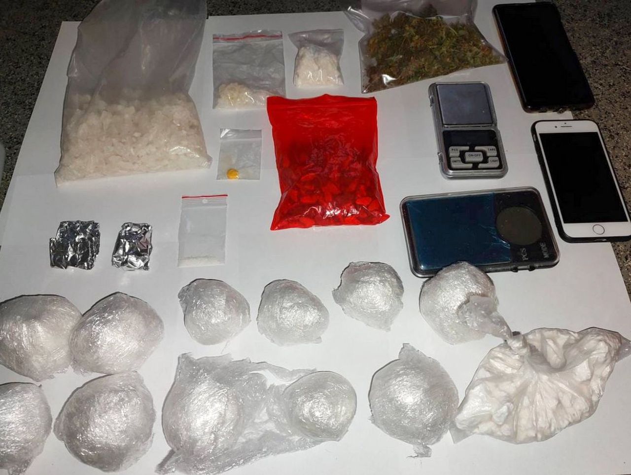 Bydgoszcz: Dwaj dilerzy zatrzymani tego samego dnia. Policjanci zarekwirowali ponad dwa kilogramy narkotyków