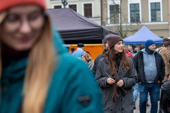 Toruń: Swojskie jadło, czosnek na zdrowie i rękodzieło - tak było na Wolnym Jarmarku w niedzielę