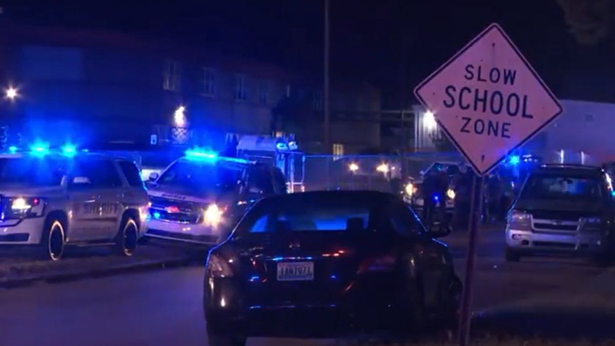 Przed meczem ligi szkolnej padły strzały 