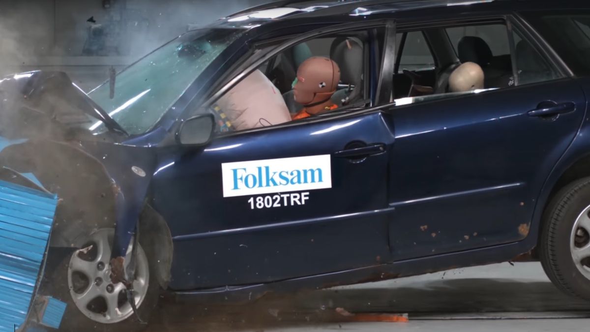 Mazda 6 (gen 2003-2008) podczas crash testu