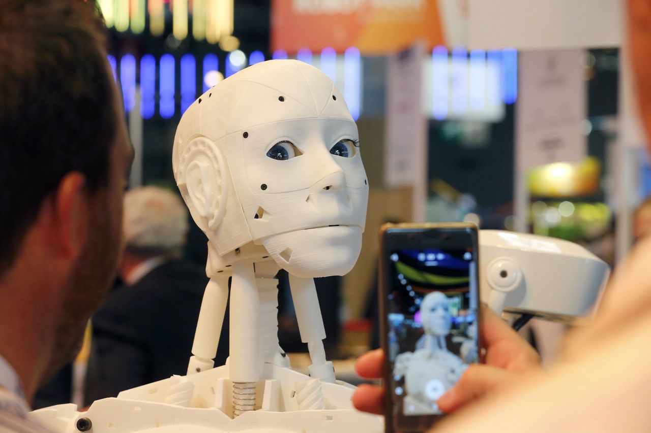 Humanoidalny robot na Salon Viva Technology 2018 w Paryżu. Zdjęcie ilustracyjne