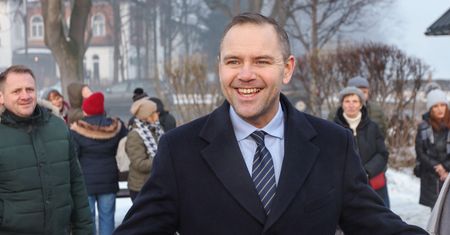 Nawrocki odpowiada na zarzuty. Chce zwrócić pieniądze