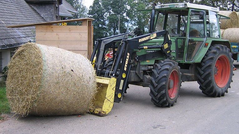 traktor ursus słoma wypadek