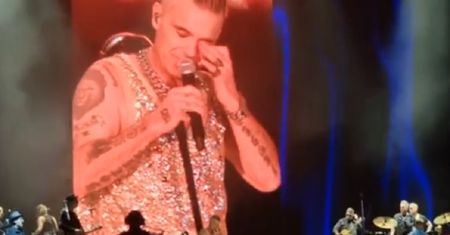 Robbie Williams nie mógł złapać tchu. Nagle musiał przerwał koncert