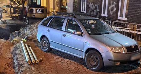 Najpierw Łódź, teraz to. Absurdalna sytuacja z autem w centrum miasta