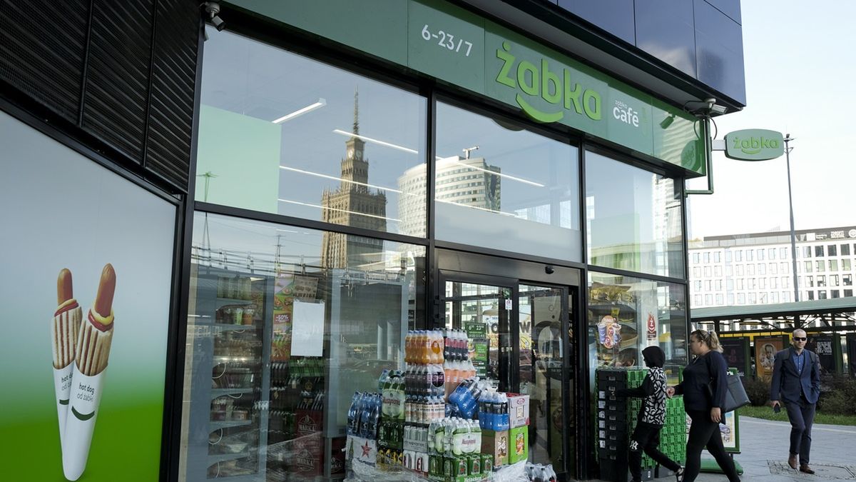 Żabka wprowadziła promocje. Drugie mleko niemal za darmo.