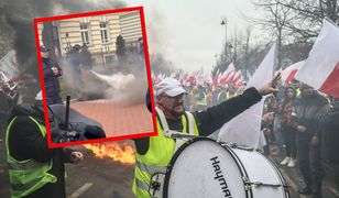 Race dymne na proteście. Policjanci obrzuceni