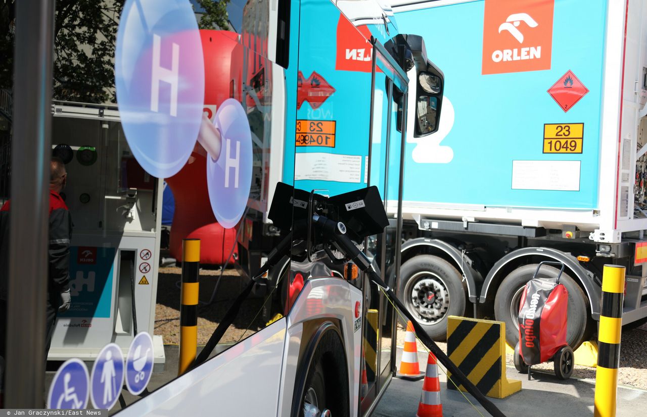 Obecnie można już tankować wodór, ale tylko do autobusu. Pojazdy osobowe dostaną taką możliwość w przyszłym roku