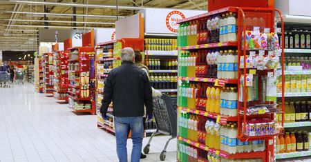 Kaucja także na puszki i butelki szklane. Ozdoba: ruszają konsultacje ws. projektu
