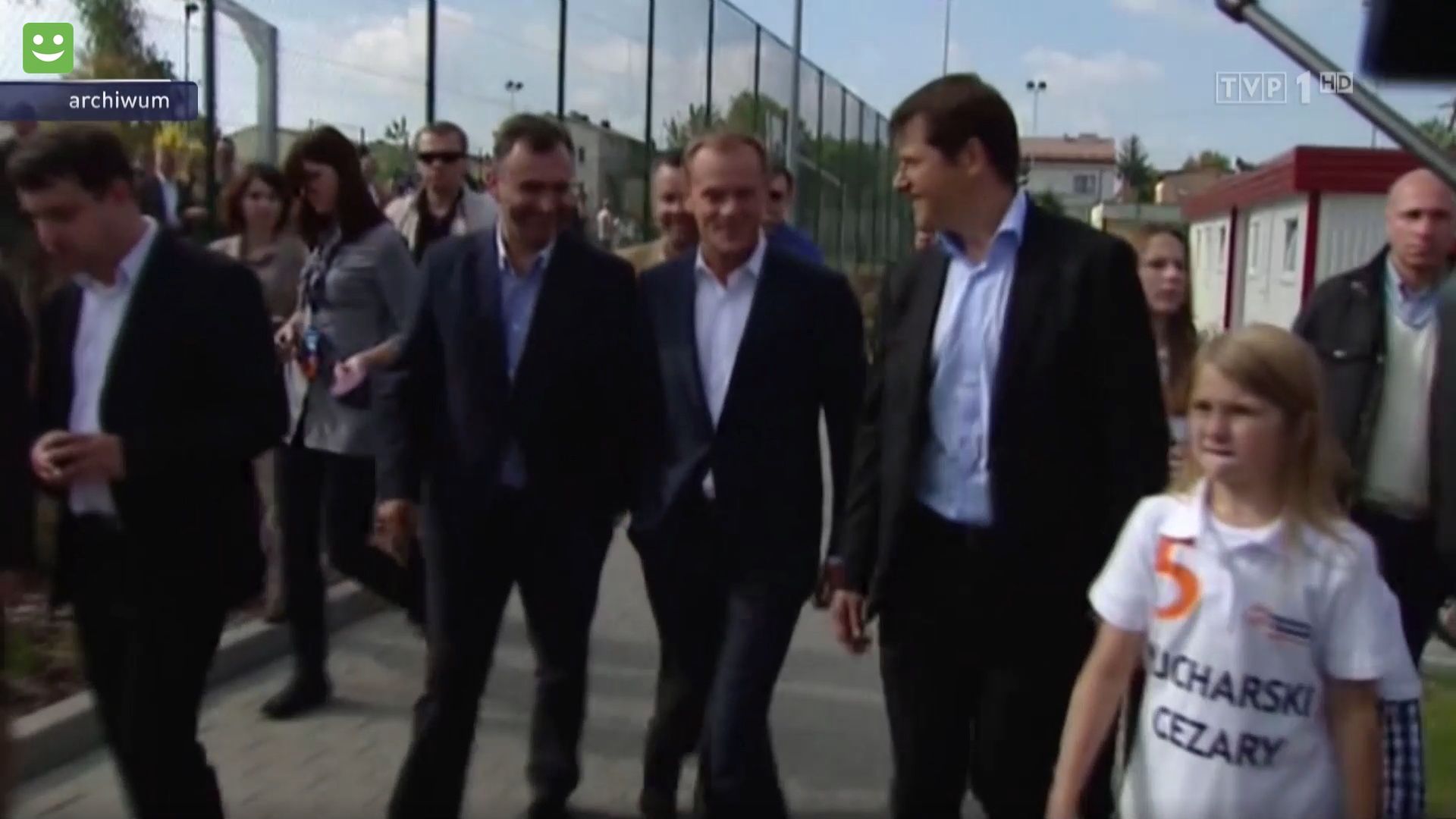 Tak TVP powiązało Donalda Tuska z byłym agentem Roberta Lewandowskiego, na którym ciążą poważne zarzuty