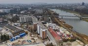 Kraków: Dwa światy przy ulicy Portowej. Wśród przemysłowych zakładów wyrasta dzielnica apartamentowców