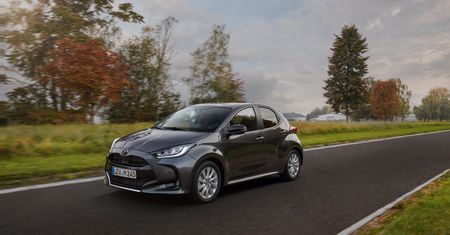 Mazda 2 doczekała się nowej wersji. Jest hybrydą, a fani Toyoty będą zachwyceni