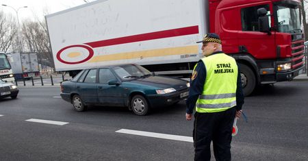 Drogówka w straży miejskiej. Nowy pomysł w stolicy