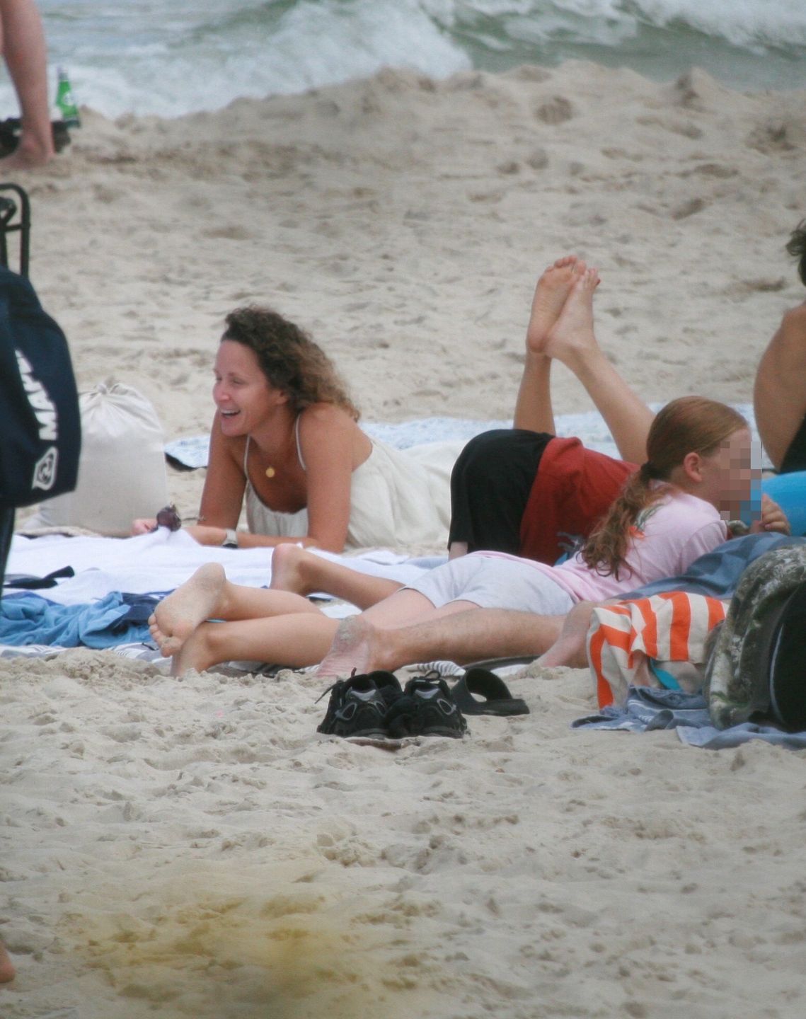 Monika Mrozowska dokazuje na plaży z nowym partnerem 