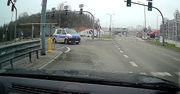Dziwne manewry radiowozów. Policjant wyjaśnia, dlaczego tak się dzieje