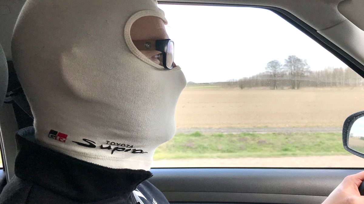 Balaklawa jest wygodniejsza i bardziej praktyczna od typowej maseczki ochronnej.