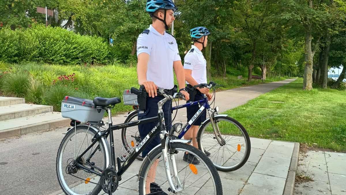 Policyjne patrole rowerowe dbają o bezpieczeństwo w Płocku