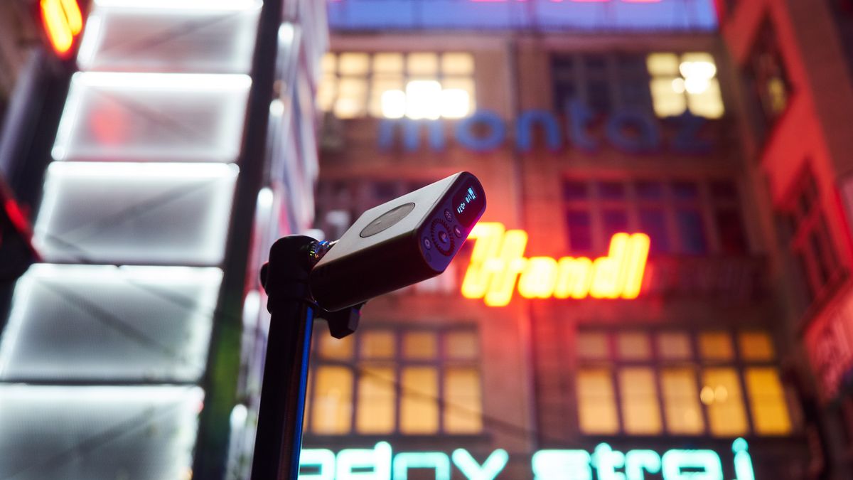 Quadralite A1 - recenzja małej lampy o dużych możliwościach 1