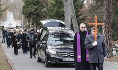 Zakład pogrzebowy pomylił ciała. Dwa pogrzeby i ekshumacja
