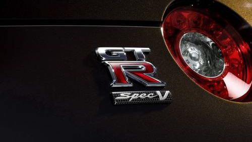 2011-Nissan-GT-R-SpecV-3