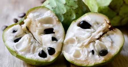 Ten owoc smakuje jak budyń. Pomaga ochronić serce i pozbyć się zaparć
