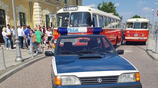 Mieszkańcy Skawiny jeździli po mieście zabytkowymi Jelczem i Sanem z nr 201. Tak obchodzono 50 lat miejskiej komunikacji autobusowej
