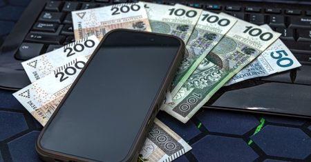 Nowa metoda kradzieży pieniędzy. Każą przyłożyć kartę