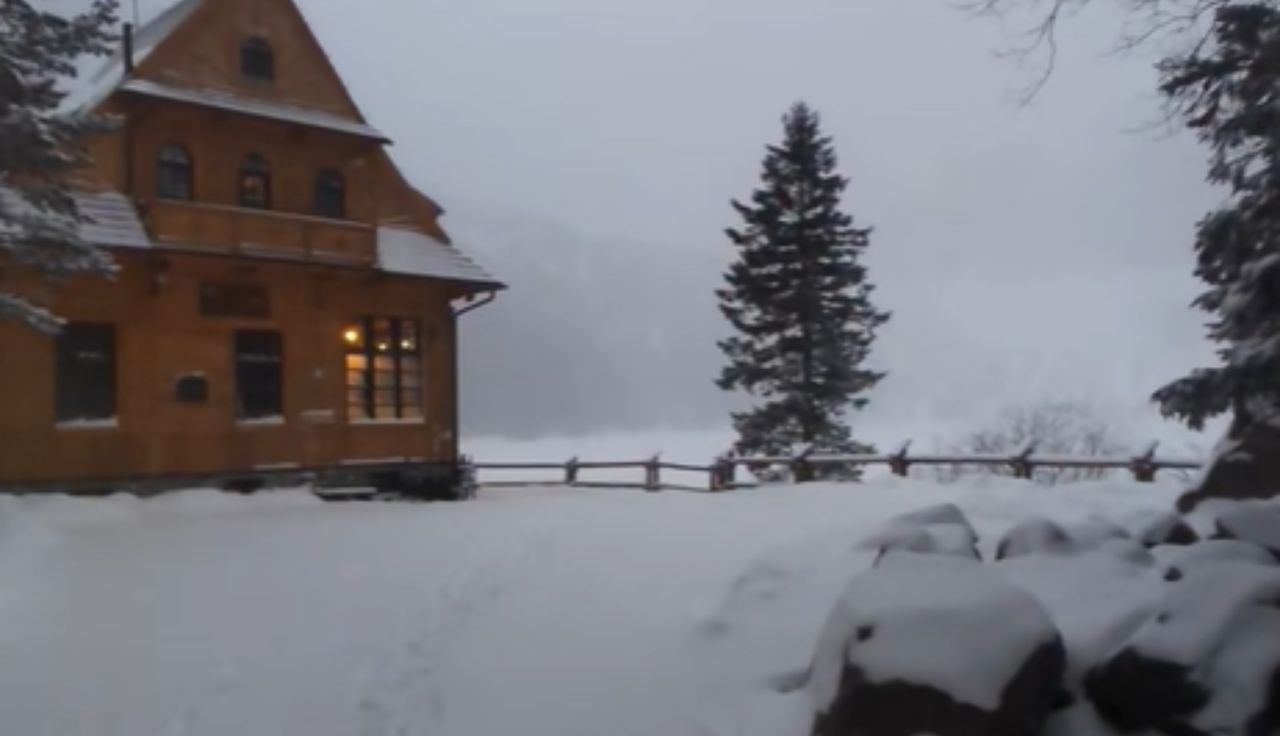 -14 st. C. Ruszył nad Morskie Oko. Ludzie przecierają oczy