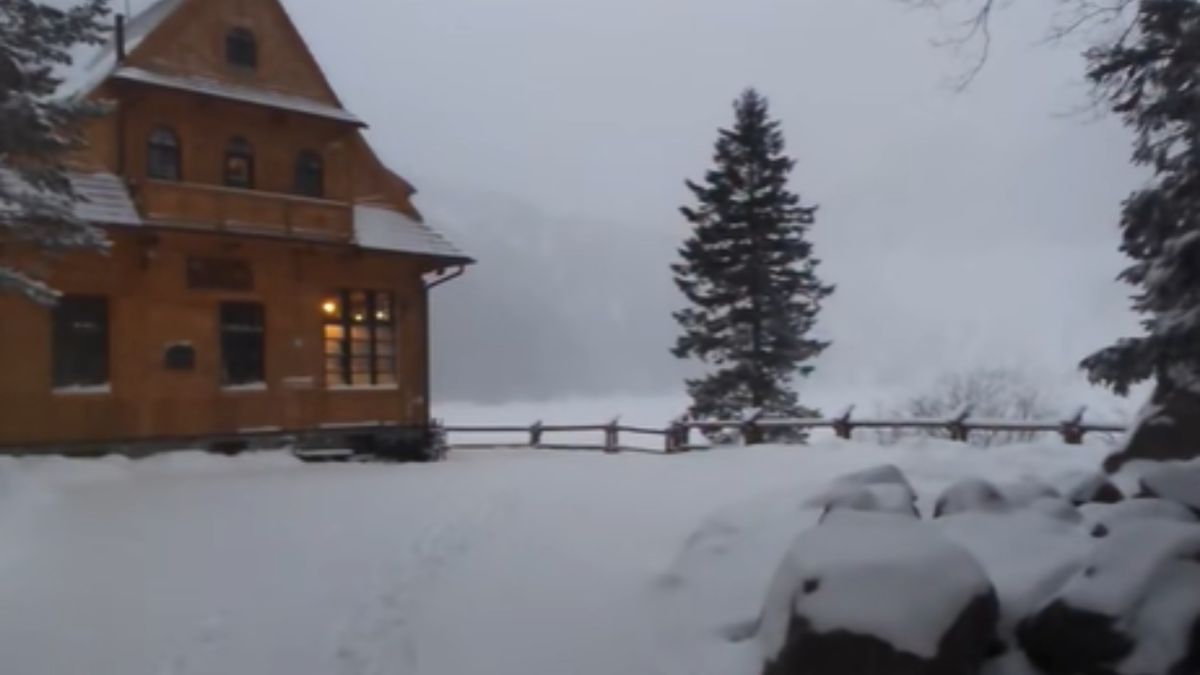 Zimowa sceneria nad Morskim Okiem.