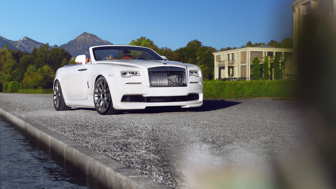 Rolls-Royce Dawn ubrany w elegancki pakiet Spofec