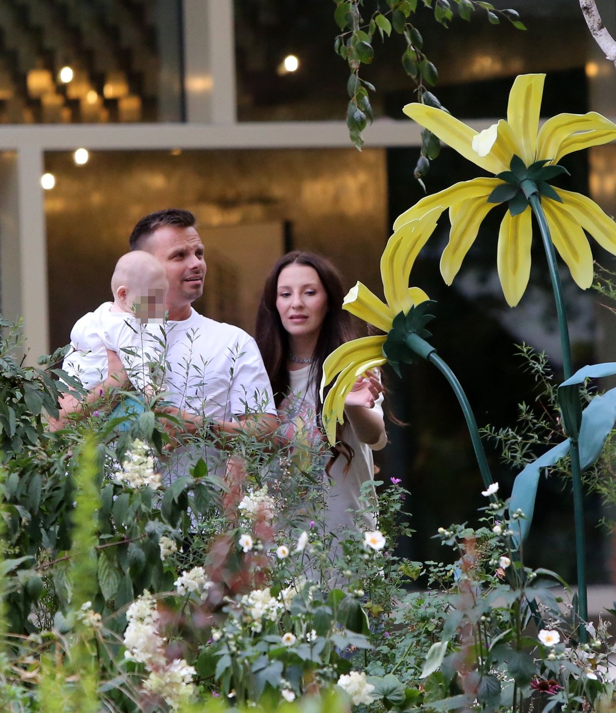 Marcin Hakiel i Dominika Serowska maszerują po mieście z Romeo