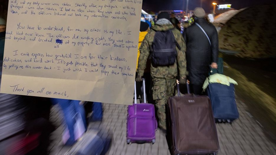 Wojna w Ukrainie. Przejście graniczne w Medyce, przez które przechodzą uchodźcy oraz ochotnicy, chcący wziąć udział w walce 